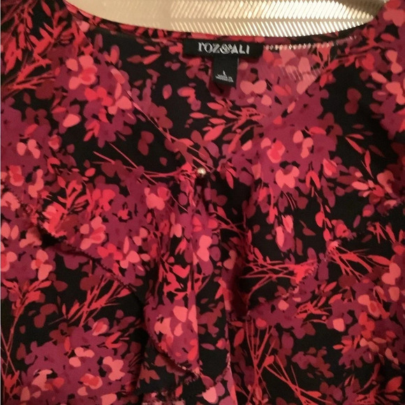 ROZ+ALI~ RED/ BLACK~BLOUSE~ NWOT~LG - Picture 4 of 4